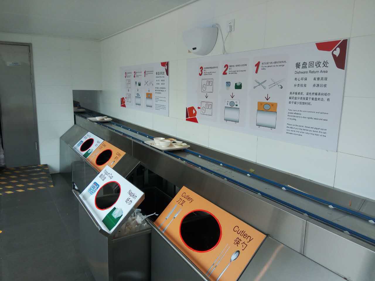 餐盤輸送機(jī)怎么處理餐具回收難題？